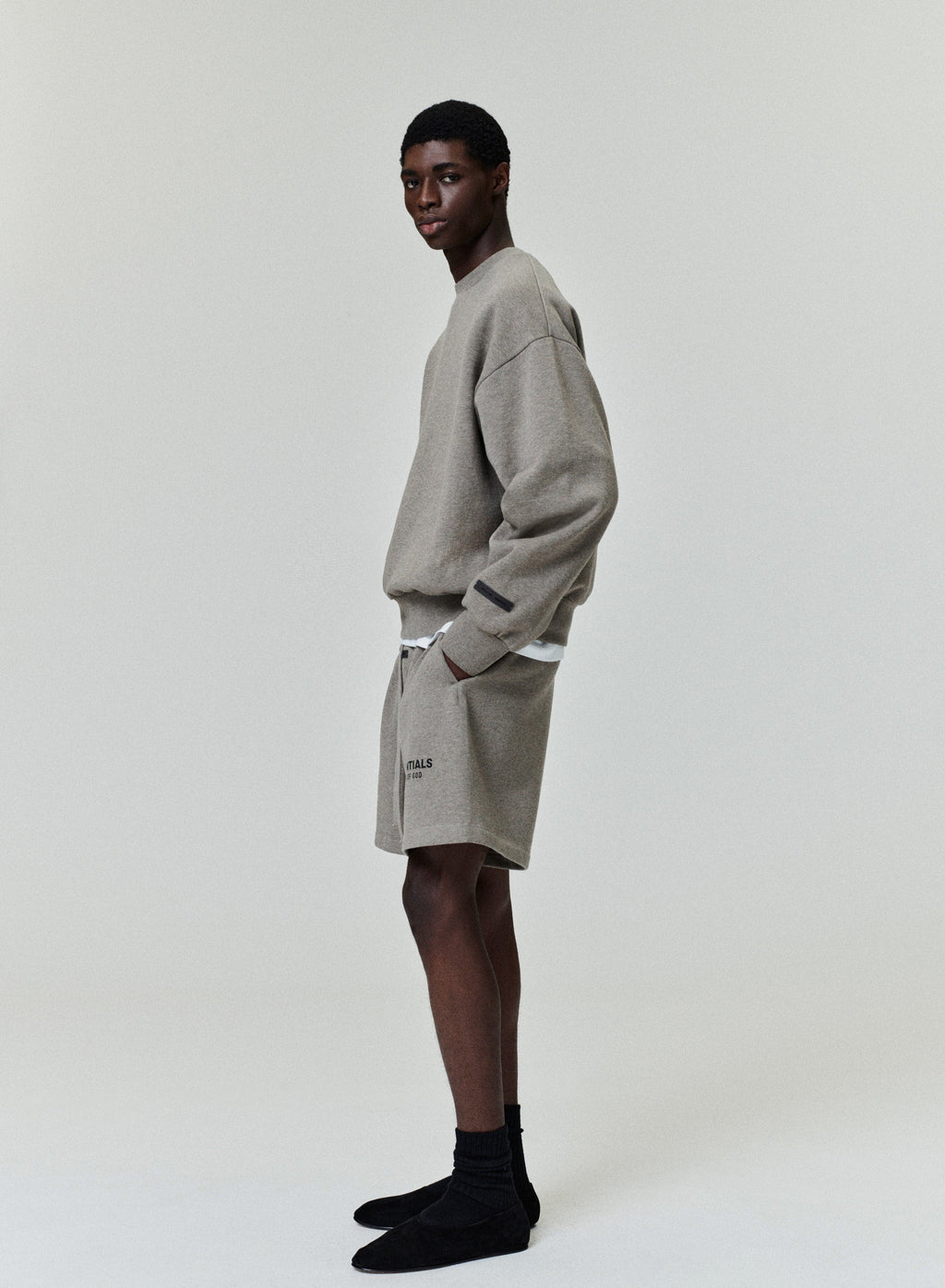 Essentials SS26 Classic Sweatshort - Homestead Heather - Image 7