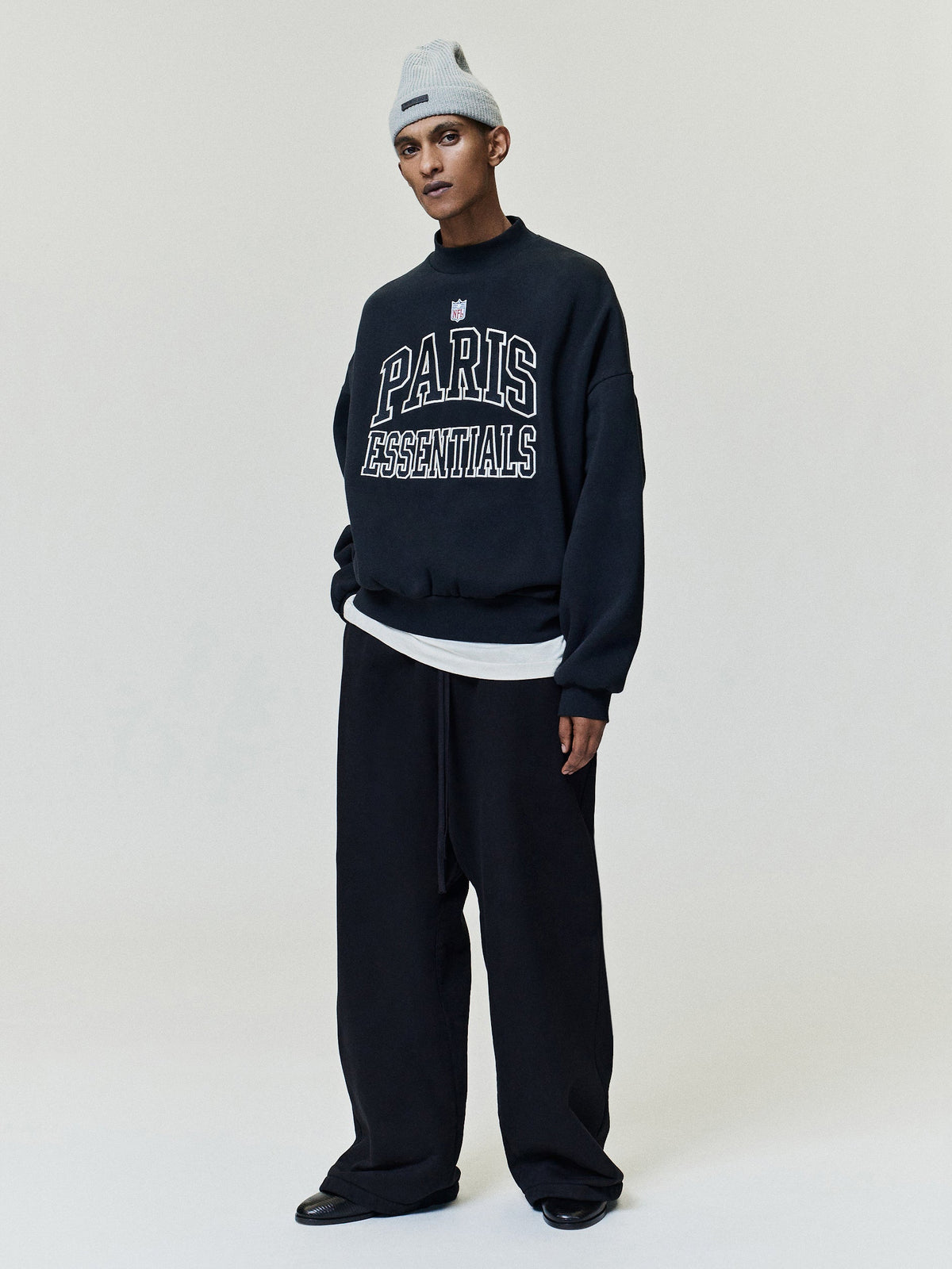 NFL Paris Boxy Crewneck - Vintage Black - Image 1