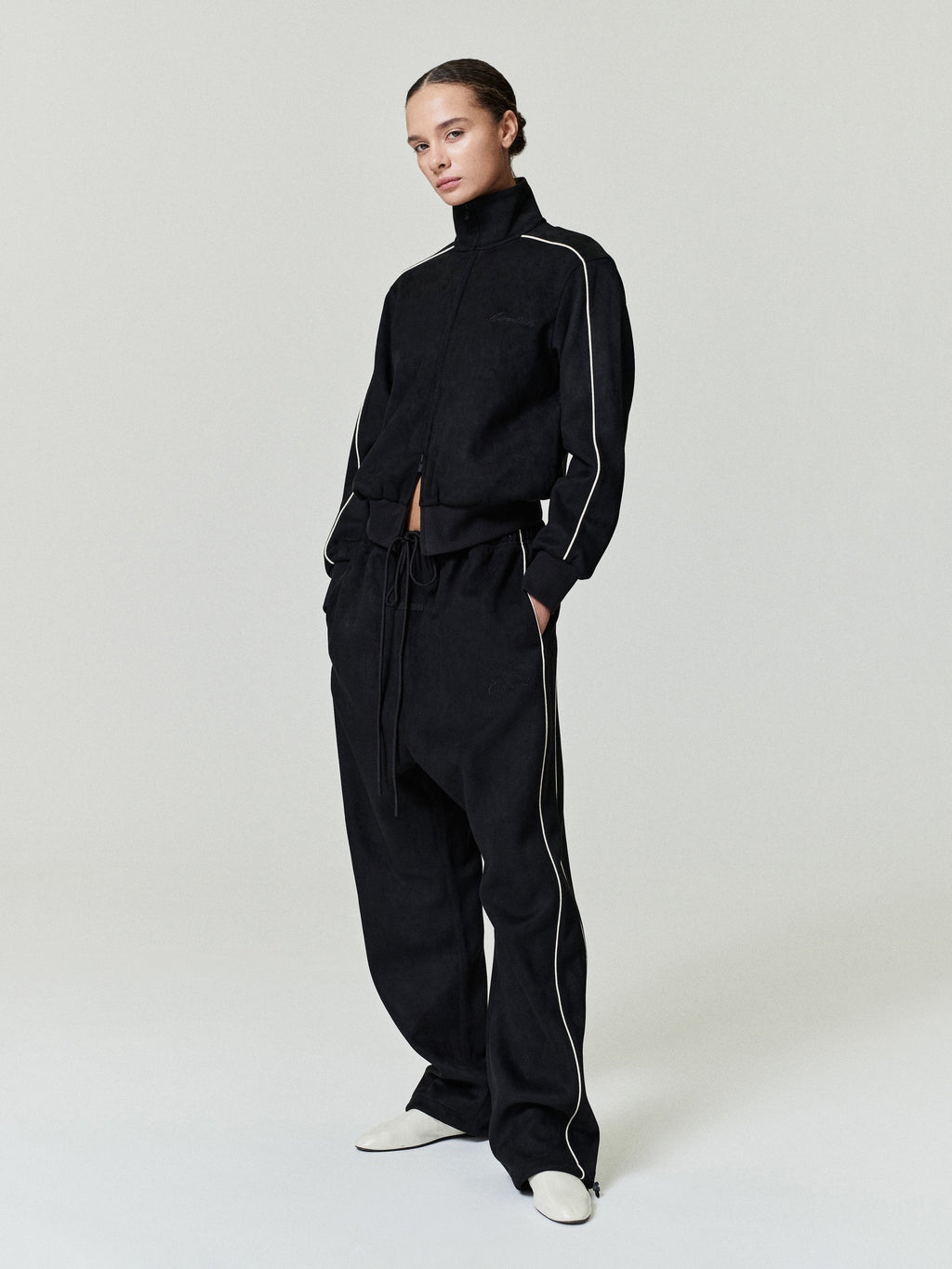 Suede Fleece Signature Relaxed Pant - Vintage Black - Image 5