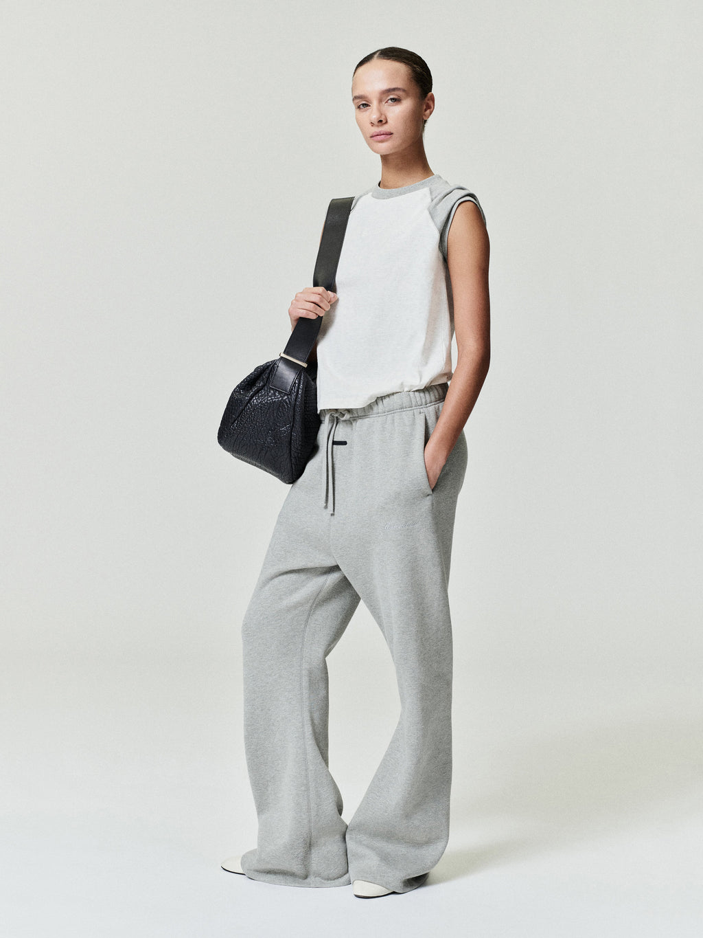 Womens Signature SS26 Classic Flare Sweatpant - Concrete Heather - Image 1